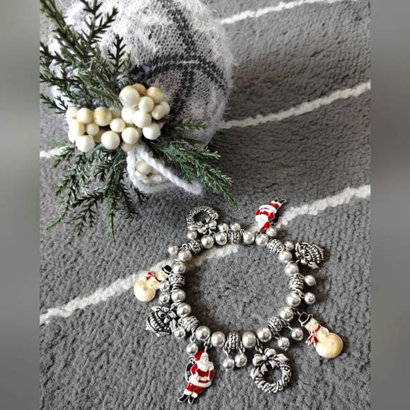 Avon Christmas 🎄 Charm Bracelet ⛄ - Picture 6 of 14